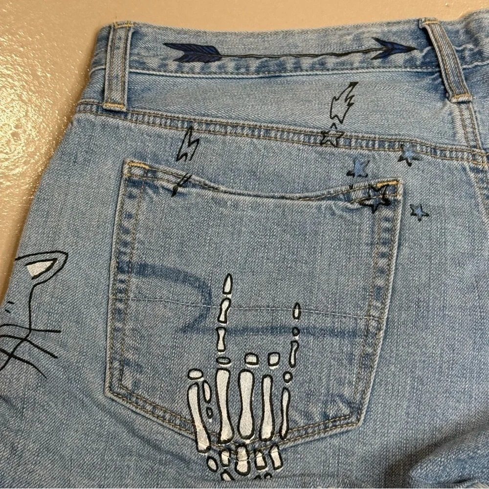 Vintage American Eagle graffiti shorts High waist light wash Women’s Size 12